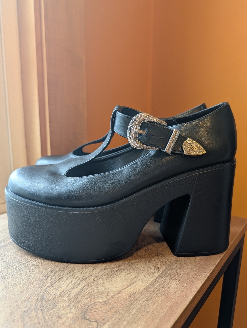Disturbia Renaissance Platform Mary Jane Heels - Picture 3 of 9